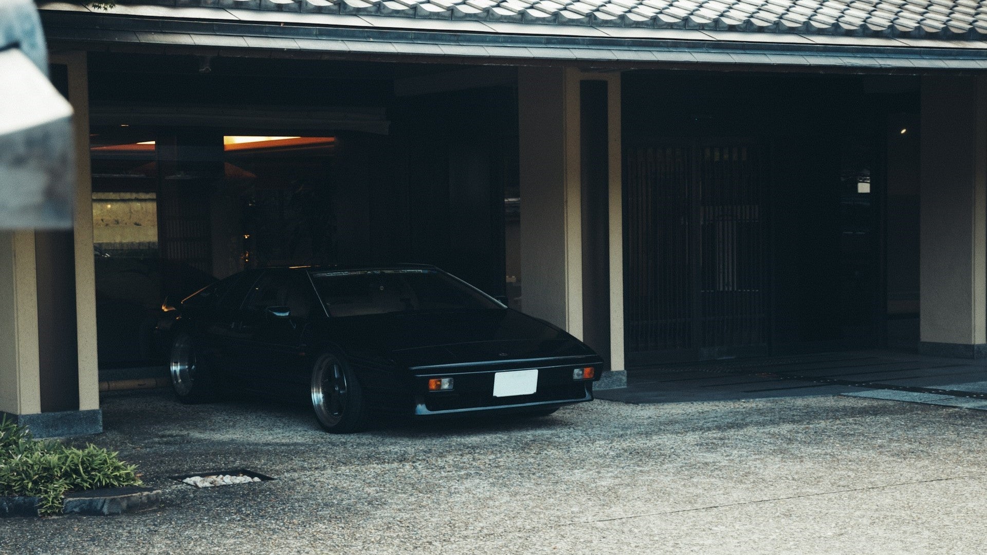 Best Garage Mats for Cars, Oil Leaks, and Year-Round Maintenance